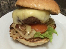 Hambúrguer caseiro