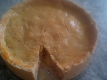 Empadão de queijo e presunto