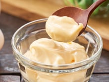 Maionese caseira fácil: o truque que todo mundo precisa aprender para nunca mais comprar no mercado