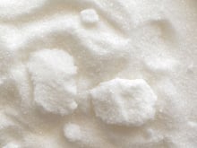 Adeus, açúcar empedrado: TudoGostoso mostra como uma simples fatia de pão de forma pode resolver o problema