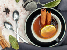 Dois em um: combine essas duas iguarias muito usadas na cozinha e transforme seu chá em uma superbebida