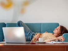 Dormir logo depois do café? O "coffee nap" é uma forma deliciosa de melhorar o seu dia