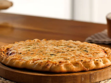 Pizza de pão de alho na frigideira FÁCIL: aprenda essa receita e garanta um lanche muito prático e saboroso