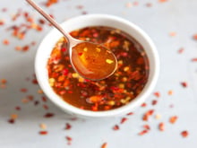 O acompanhamento perfeito para o frango frito: esse molho picante caseiro é fácil de fazer e rende muito