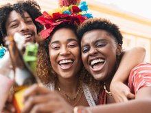 O erro comum na alimentação durante o Carnaval que aumenta o cansaço e atrapalha a recuperação