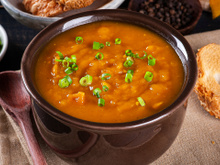 Todo mundo pede a receita desse caldo de abóbora e frango irresistível e eu falo que aprendi no TudoGostoso