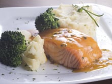 Salmão ao molho de maracujá: como fazer essa receita deliciosa