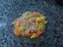 Salada com moyashi (broto de feijão)