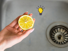 Método com limão é a melhor forma para remover manchas de ferrugem da sua pia de porcelana