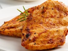 Peito de frango na airfryer fácil e suculento: esse é o truque para ficar saboroso e molhadinho