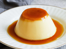 Tudo que você precisa para fazer pudim é um copo e a panela de pressão: aprenda esse preparo diferente do doce!