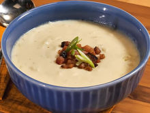 Parece do Outback: o truque do TudoGostoso para a sopa de batata com bacon ficar cremosa e aveludada que nem a do restaurante famoso