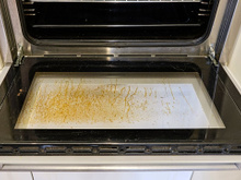 Você faz, mas não deveria: deixar o forno sujo pode causar problemas que você nem imagina