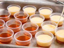 Sempre tenho na geladeira: pudim de copinho que derrete na boca, não leva ovo e é muito fácil de fazer