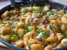 Nhoque frito? Essa receita fácil é perfeita para servir no jantar, finalize com um molho bem cremoso