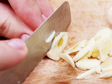 Dicas infalíveis de dona de casa: como cozinhar o alho corretamente e não fazer errado como a maioria!