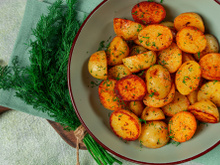 Nem a sua mãe sabia disso: como fazer batatas douradas, crocantes e perfeitas em tempo recorde (sem fritura ou airfryer!)