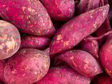 Por que o suco de batata-doce virou item obrigatório na dieta para emagrecer? Veja benefícios