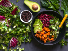 Detox não é só suco: saiba o que comer para fazer uma dieta detox e eliminar toxinas e inchaço