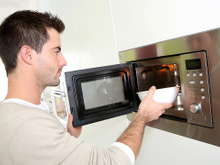 Eu usava o micro-ondas do jeito errado há mais de 10 anos, esse truque mudou tudo!