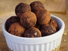 Minha vizinha me ensinou como fazer deliciosas trufas de aveia em menos de 25 minutos e com apenas 6 ingredientes