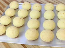 Como fazer um pão de queijo caseiro que não murcha: receita fácil deixa o pãozinho macio por dentro e crocante por fora