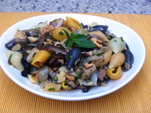Salada com funghi e berinjela