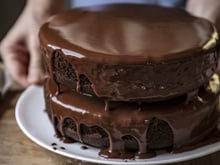 Aprendi no TudoGostoso o truque de adicionar esse ingrediente no bolo de chocolate para ele ficar mais intenso e molhadinho
