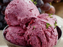 Sorvete de uva com apenas dois ingredientes é sucesso com crianças e adultos, mas escolha a fruta certa