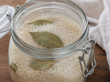 Por que nossas avós colocavam uma folha de louro no pote de arroz? O truque antigo que atravessa gerações e o TudoGostoso explica