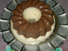 Pudim de coco com chocolate delicioso