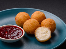 Bolinho recheado com massa de batata: entrada de Natal fácil e deliciosa que você vai querer fazer sempre!