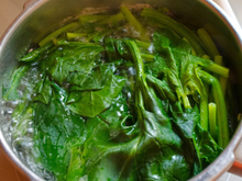 Você está cozinhando espinafre errado: veja a forma que aprendi no TudoGostoso para manter os nutrientes