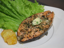 Salmão assado à provençal