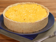 Torta de costela com cebola caramelizada cheddar