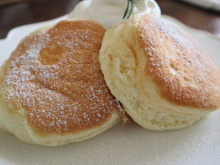 Panqueca japonesa tão fofinha quanto uma nuvem: vem aprender a receita fácil para o café da manhã