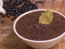 Se sua mãe não te ensinou, eu te ensino como engrossar o caldo de feijão do jeito mais fácil possível! Diga adeus ao feijão ralo!