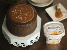 Cheesecake de chocolate com caramelo e flor de sal