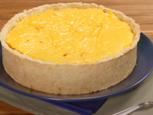 Costela desfiada, cheddar e cebola caramelizada: a combinação dos sonhos para quem ama uma torta salgada bem suculenta e é leitor do TudoGostoso