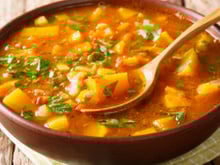 Sopa é janta sim! Essa receita deliciosa e nutritiva espanta o frio e ainda fortalece a imunidade