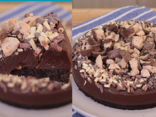 Quanto mais chocolate melhor: essa torta de bombom cremosa e chocolatuda é a sobremesa perfeita para o seu almoço de Páscoa