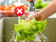 Não é só lavar em água corrente: aprenda de uma vez por todas como higienizar vegetais do jeito certo!