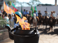 O que é a Chama Crioula? Descubra curiosidades sobre o rito tradicional da Semana Farroupilha, no RS