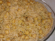 Arroz com grão-de-bico e frango
