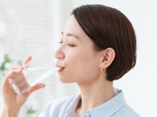 Por que os chineses bebem água quente: vale a pena adotar esse hábito?