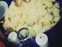 Batata frita com queijo e bacon