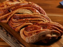 Babka ou pão doce recheado de goiabada