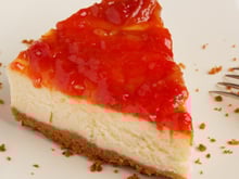 Cheesecake fácil SEM GELATINA é a sobremesa gelada perfeita para a ceia de Natal!