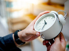 Como a volta do horário de verão pode influenciar o seu apetite (e humor!), segundo cientistas