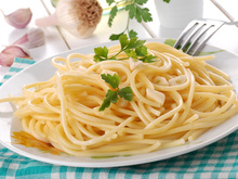 Espaguete ao alho e óleo: confira a receita infalível